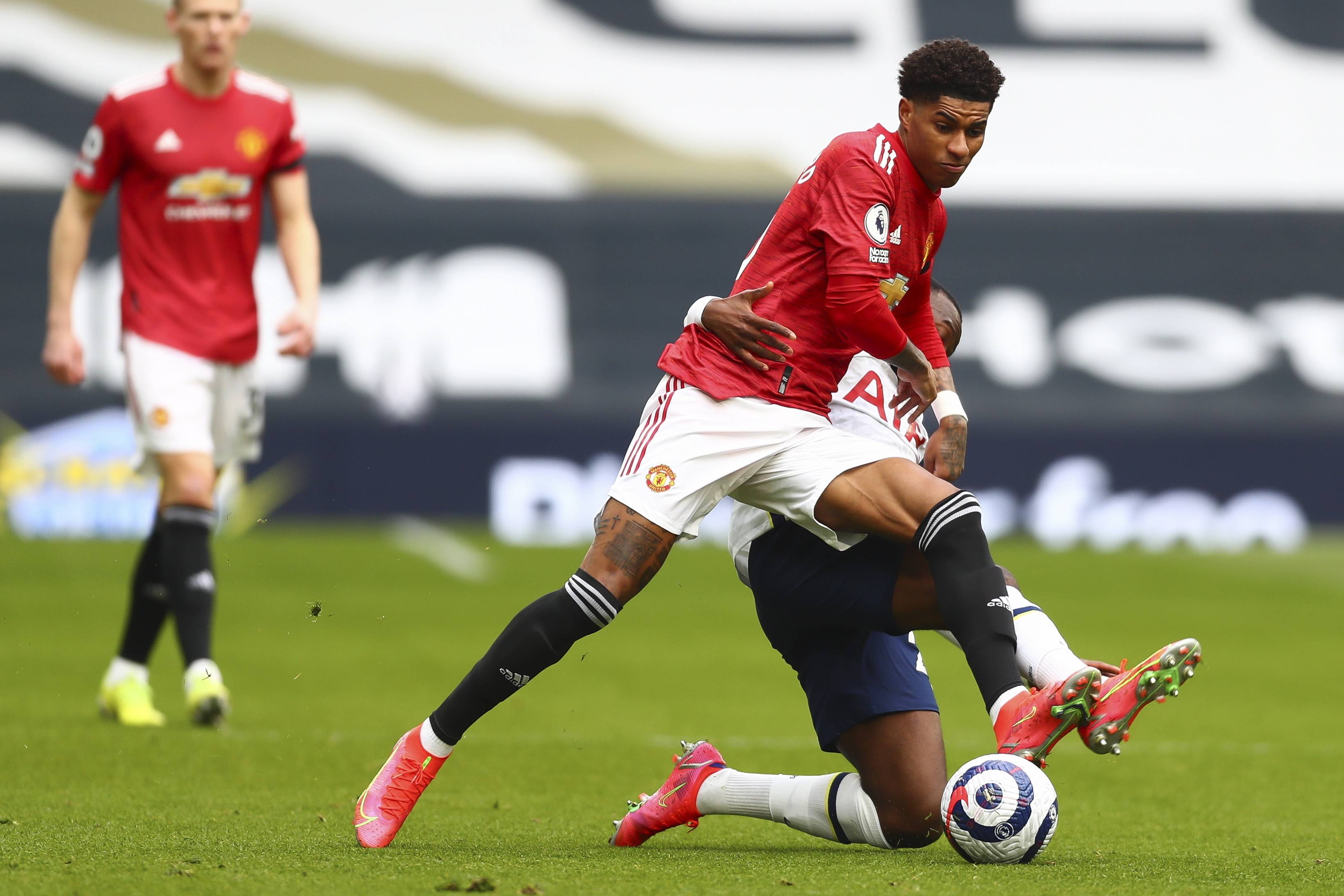 使得他最终 使得他最终